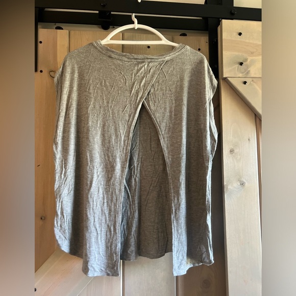 Amour Vert Split Back Muscle Tank - Picture 4 of 6